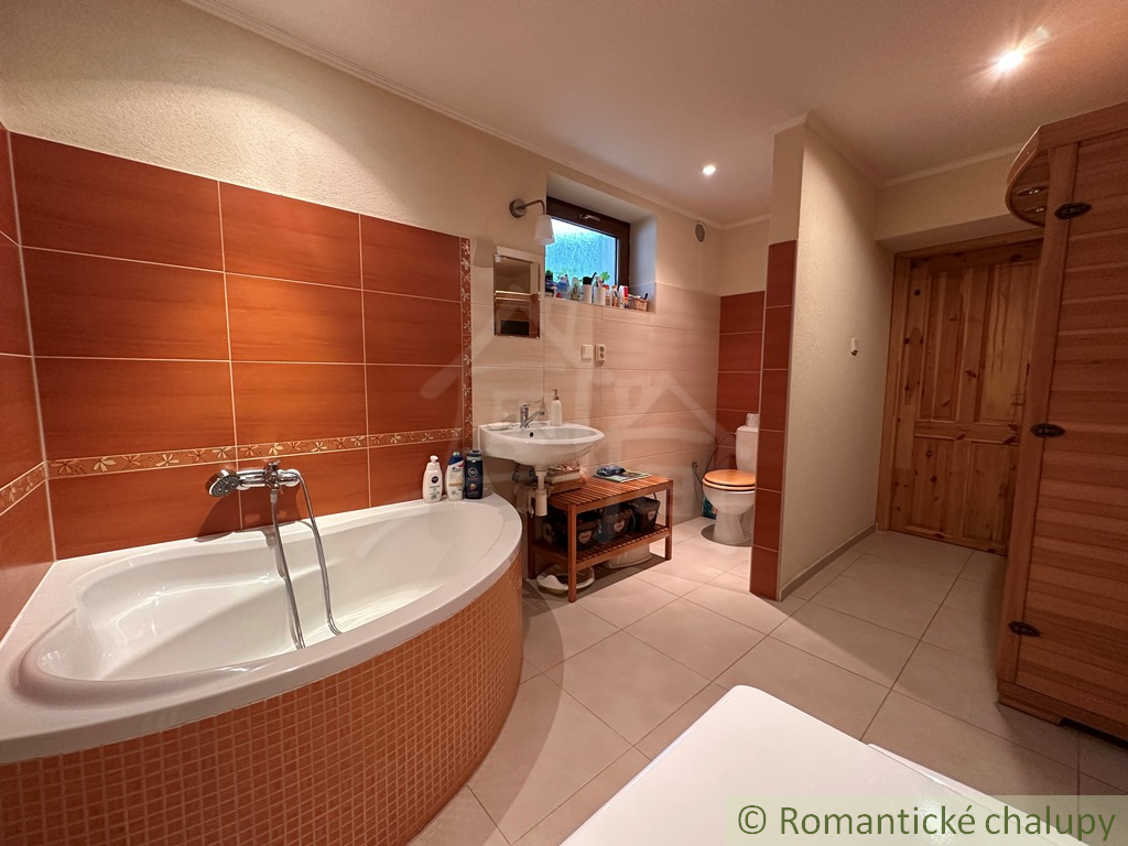 Samota v lese priamo v obci Semerovo Unikátny domček na k - 17