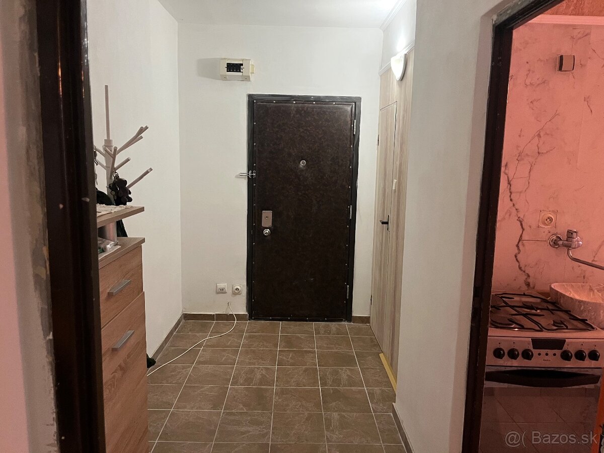 AKCIA Veľký dvojizbový byt s balkónom vo Veľkom Krtisi - 17