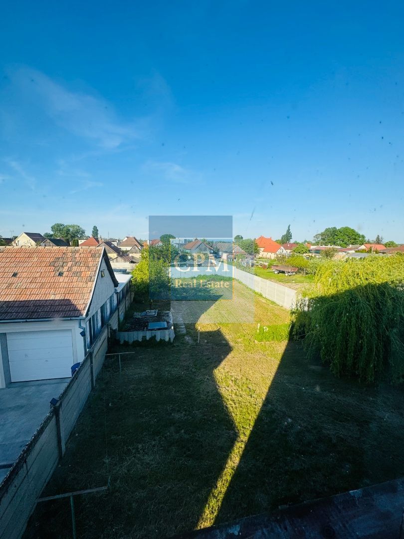 Ponúkame na predaj 5 - izbový poschodový podpivničený dom v - 17