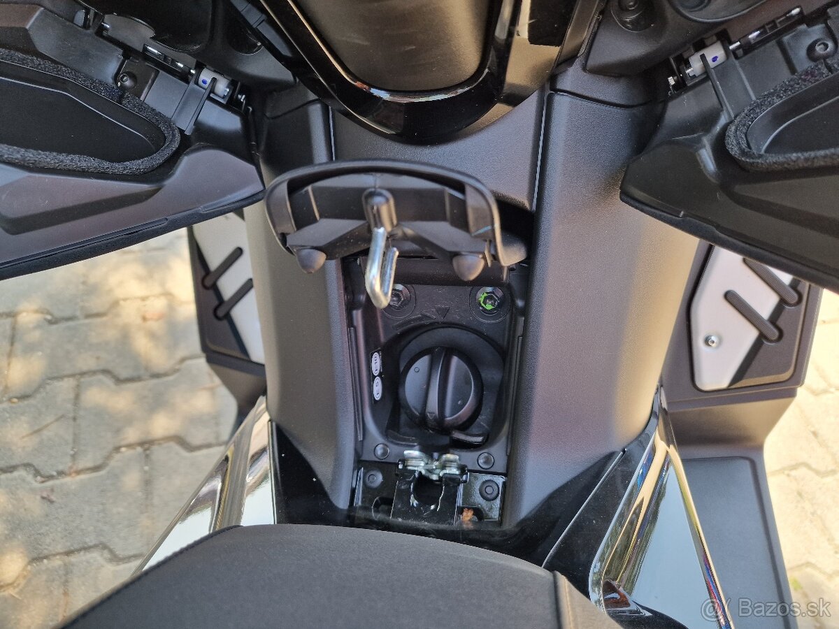 Yamaha X-Max 125 (2023) Tech-Max "možný úver" - 17