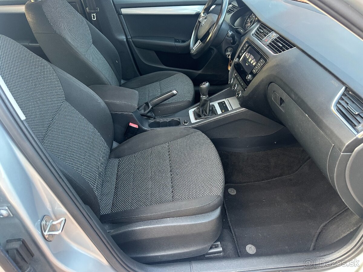 2016 Skoda Octavia Combi - 17