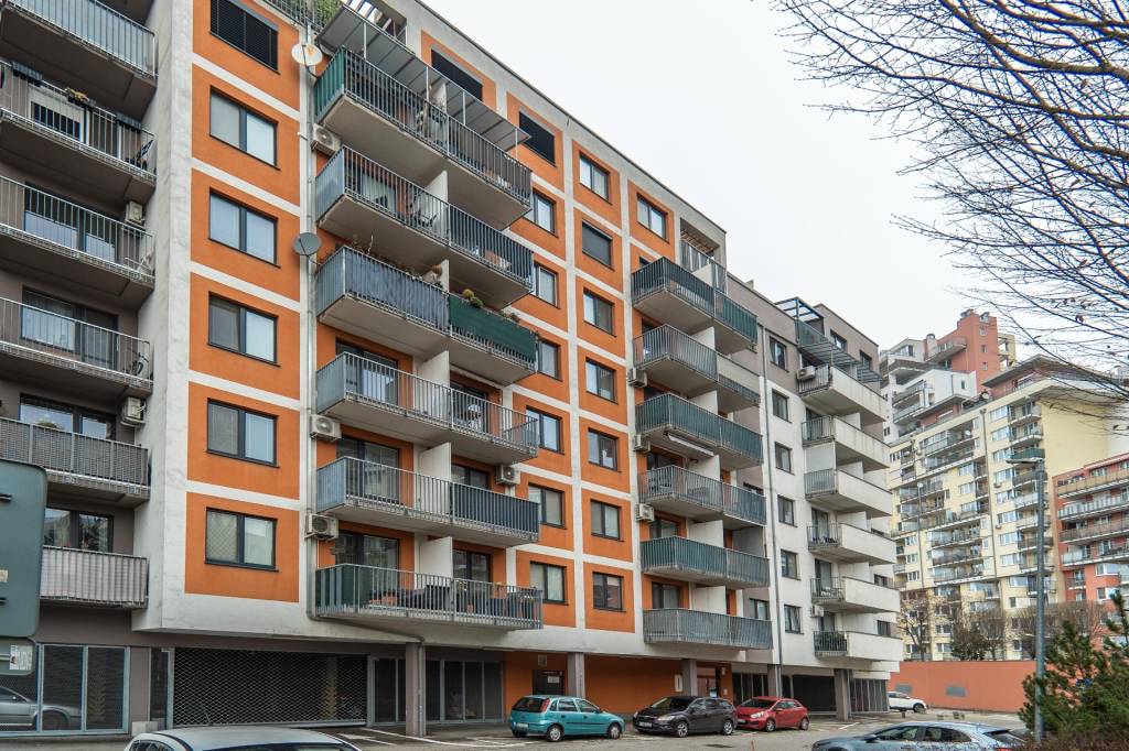 Exkluzívny 2-izb byt na prenájom – Ružinov, (Jégého Alej) s - 17