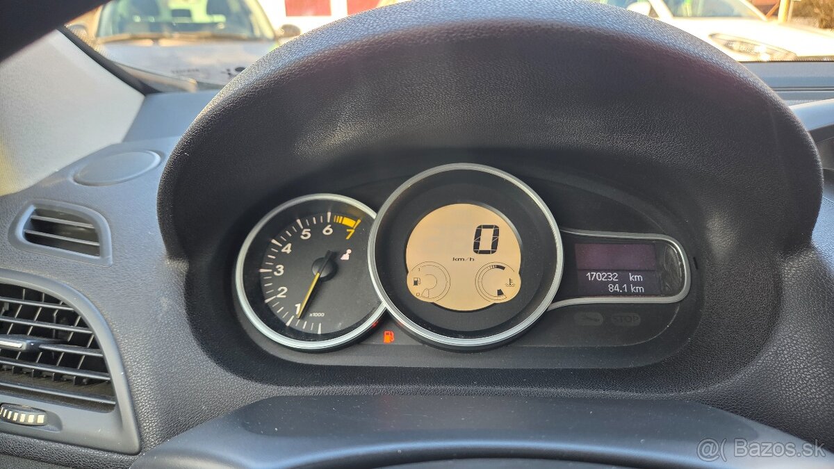 Renault Megane Combi 1.6i benzin 1.majitel model 2010 - 17