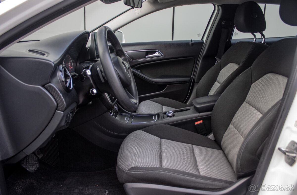 Mercedes-Benz GLA 180 A/T - 17