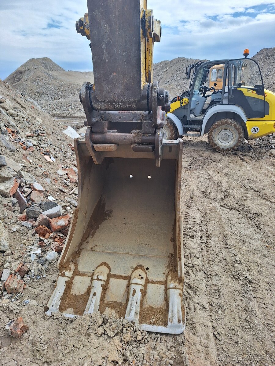 New Holland E305 - 17