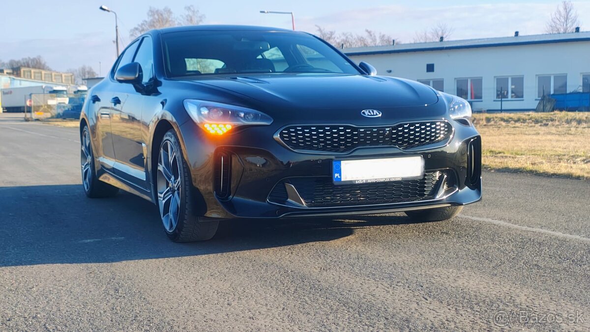 Kia Stinger 3.3 V6 biturbo 4x4 370koni - 17