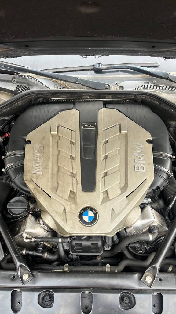 BMW 750i M-packet xdrive F01 - 17