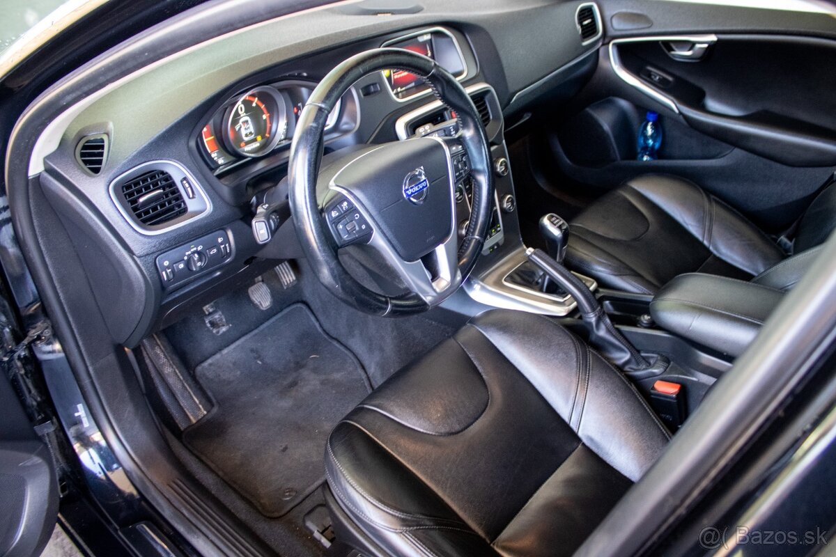 Volvo V40 D4 2.0L Drive-E Momentum - 17