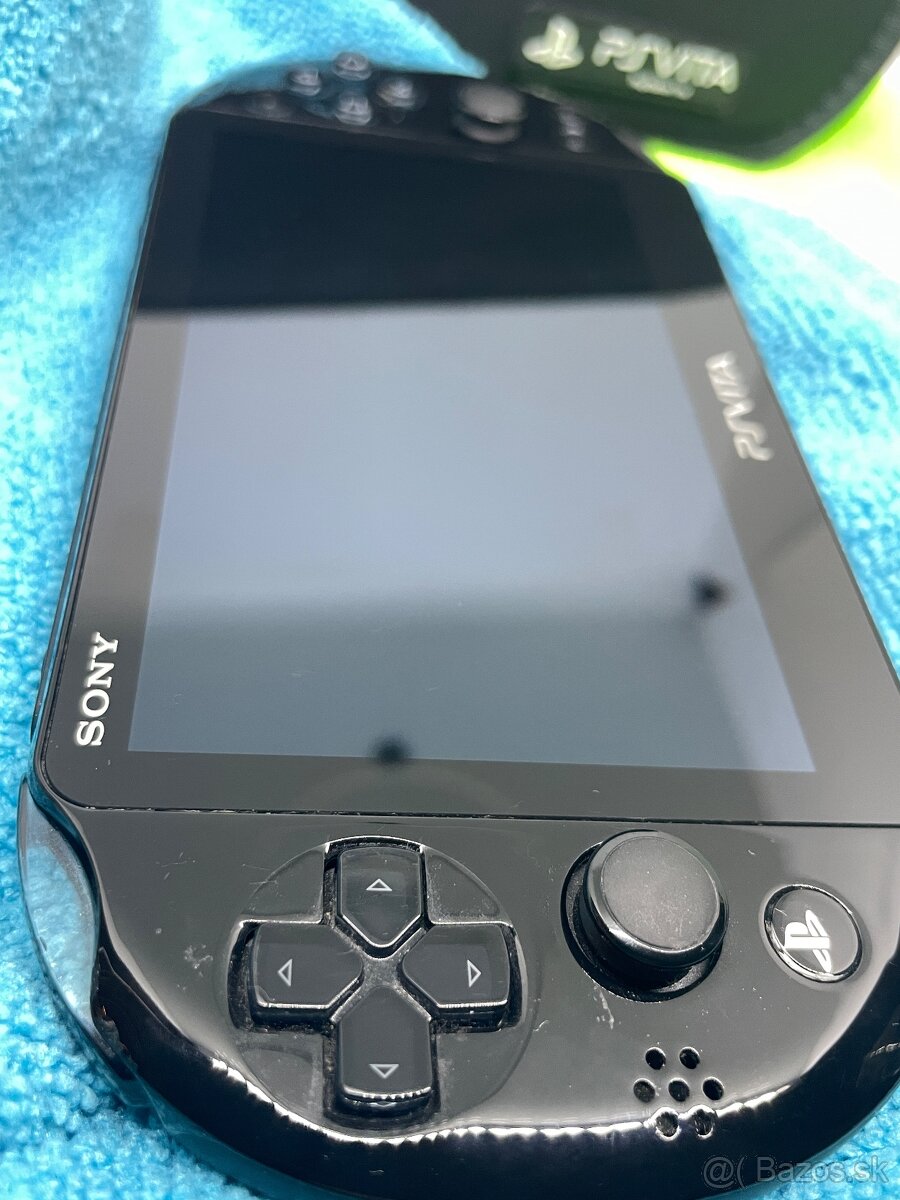 PS VITA PCH-2016 - LCD displej +8gb karta - 17