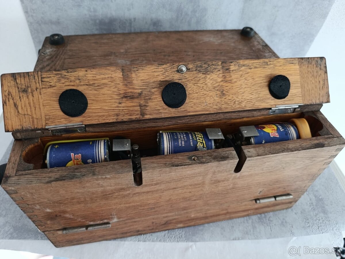 Starý vzhledově velice zachovalý německý přístroj - 17