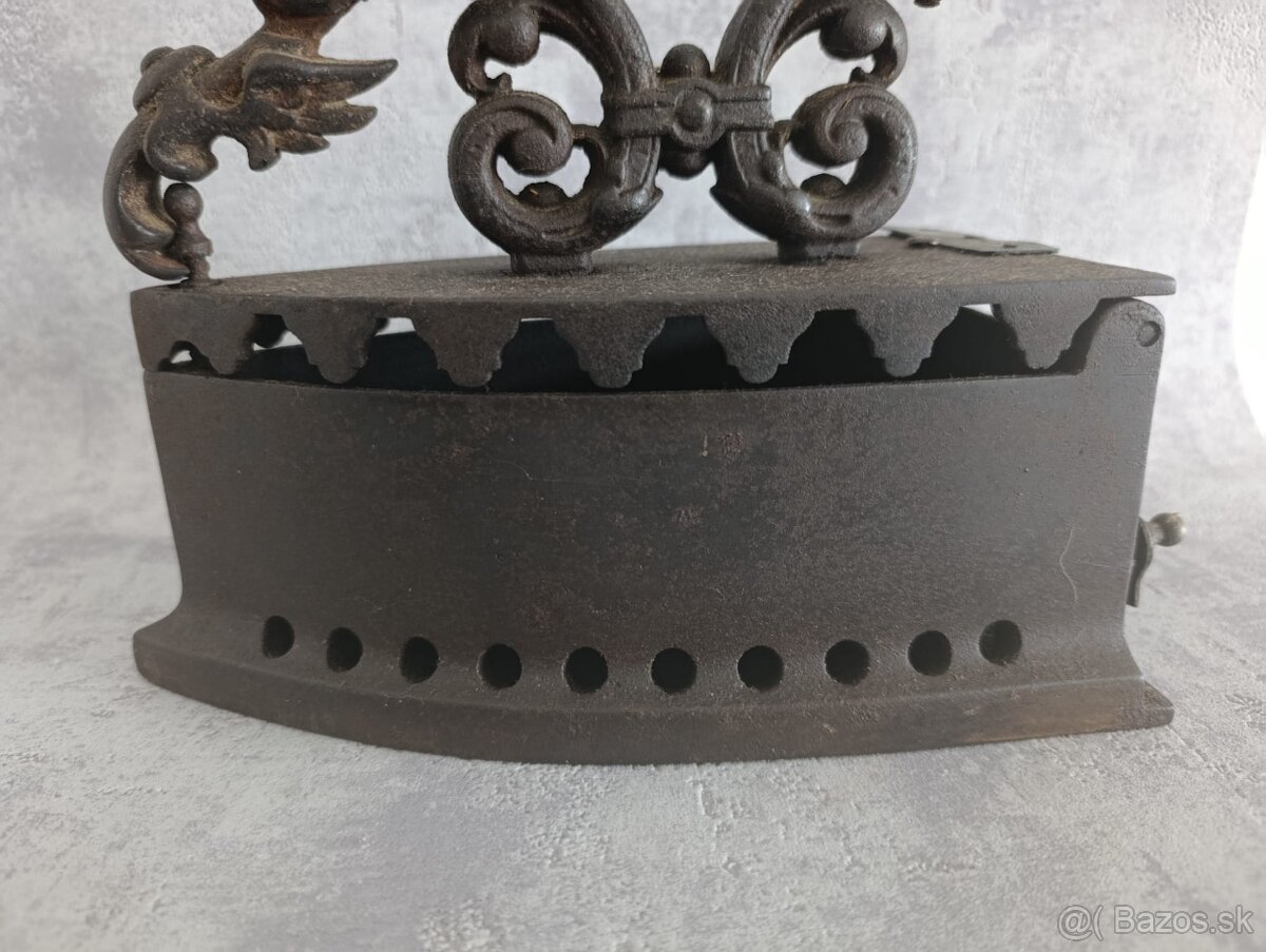 Velká stará atypická a málo běžná žehlička DRAK - 17