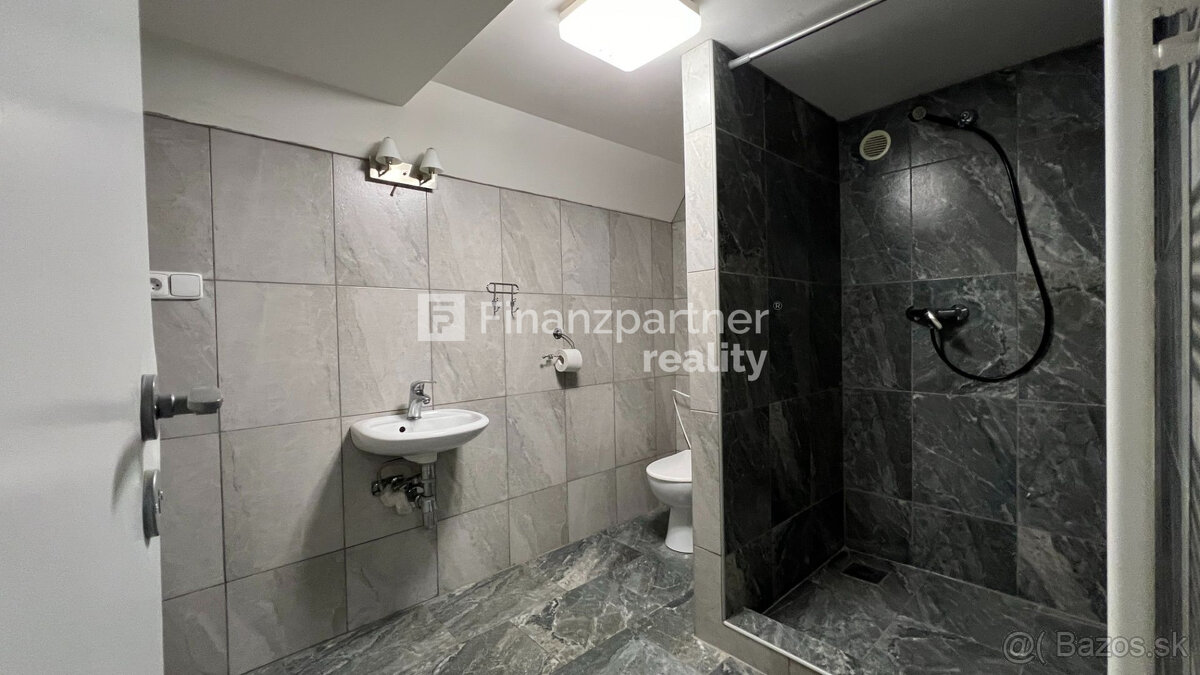 Rodinný dom s pozemkom 1396 m², Šurany, Nové Zámky - 17