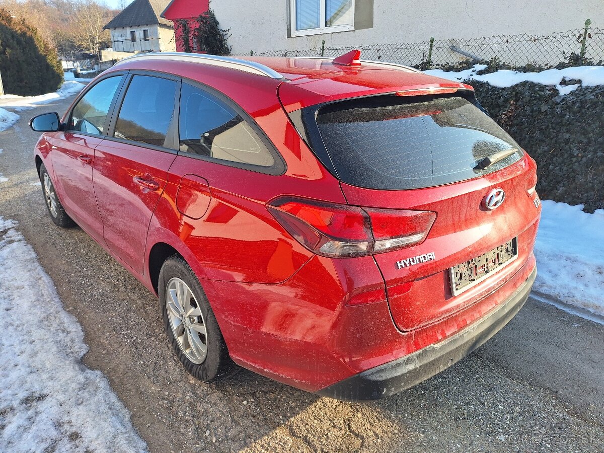 HYUNDAI I30 1.4 BENZÍN ROK 2018 - 17