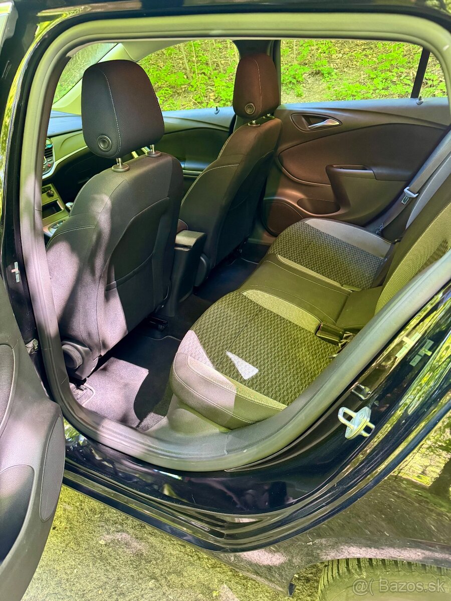 Opel astra sports tourer - 17