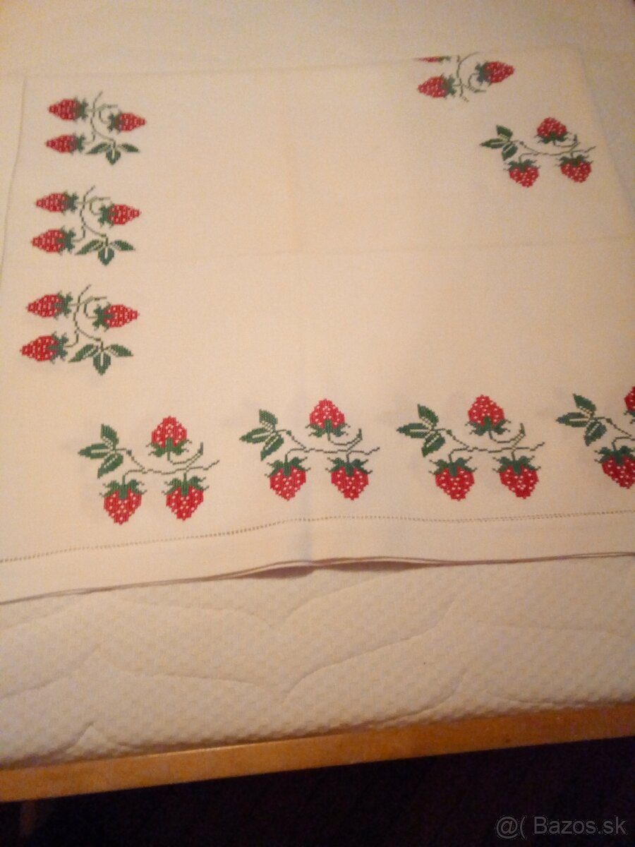 Ručne vyšívané obrusy 2 - 17