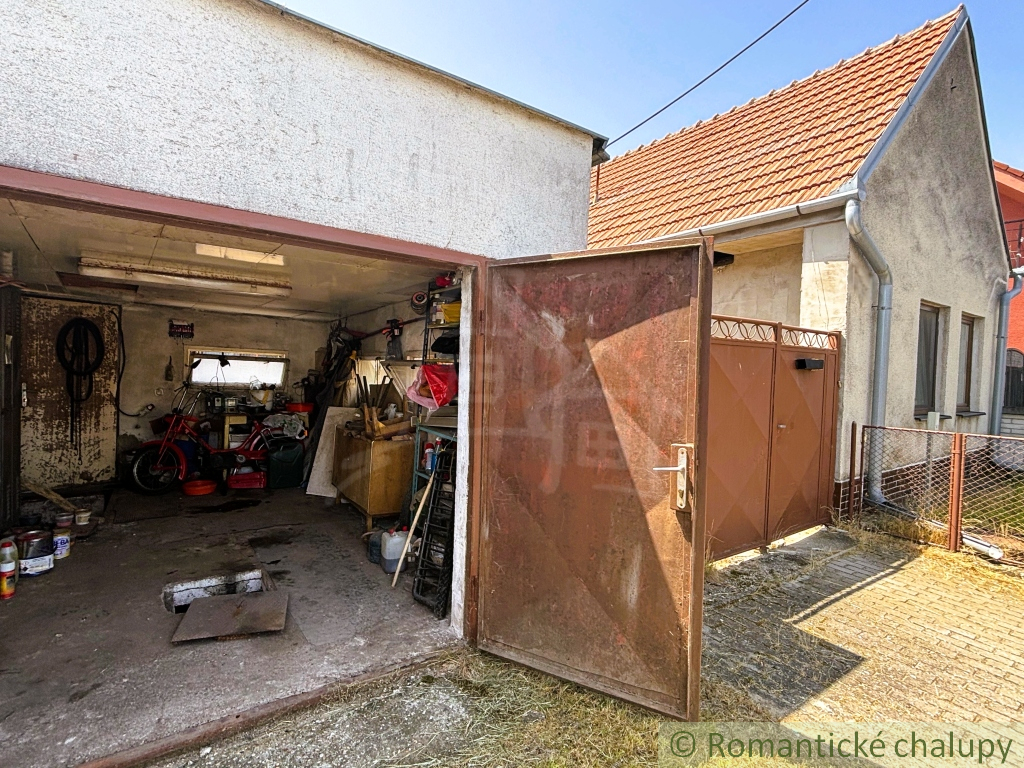 3-izbový rodinný dom s garážou v centre obce Jakubov , okr - 17