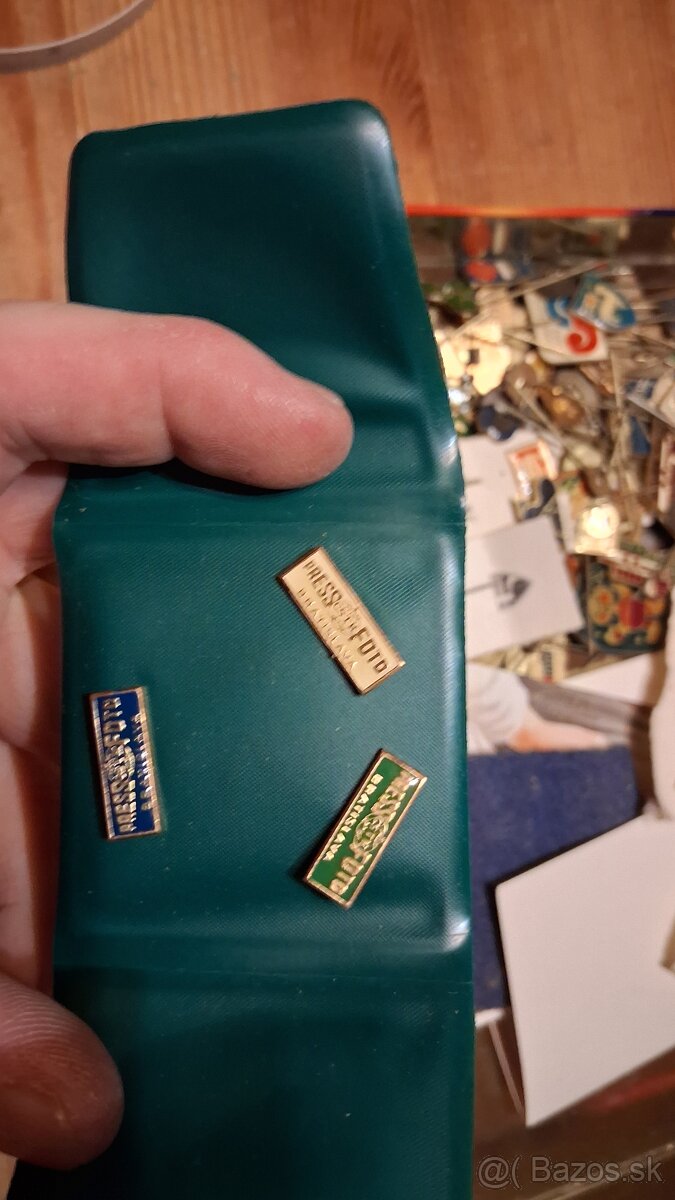 Staré kovové odznaky - 17