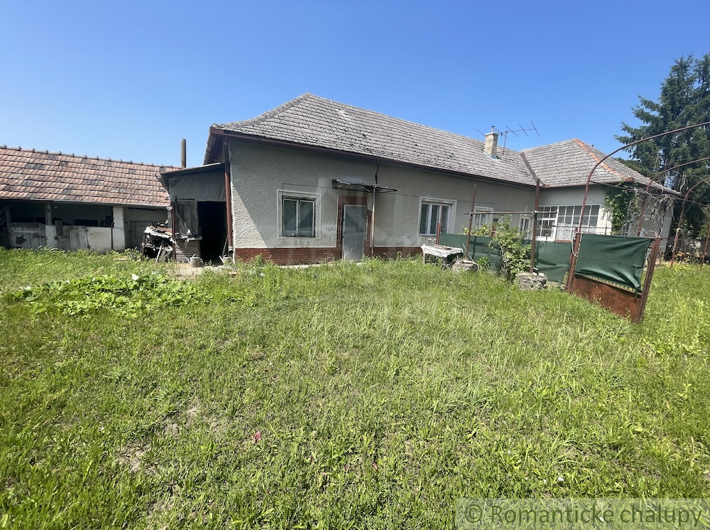 Rodinný dom vhodný na rekonštrukciu v kľudnej časti obce T - 17