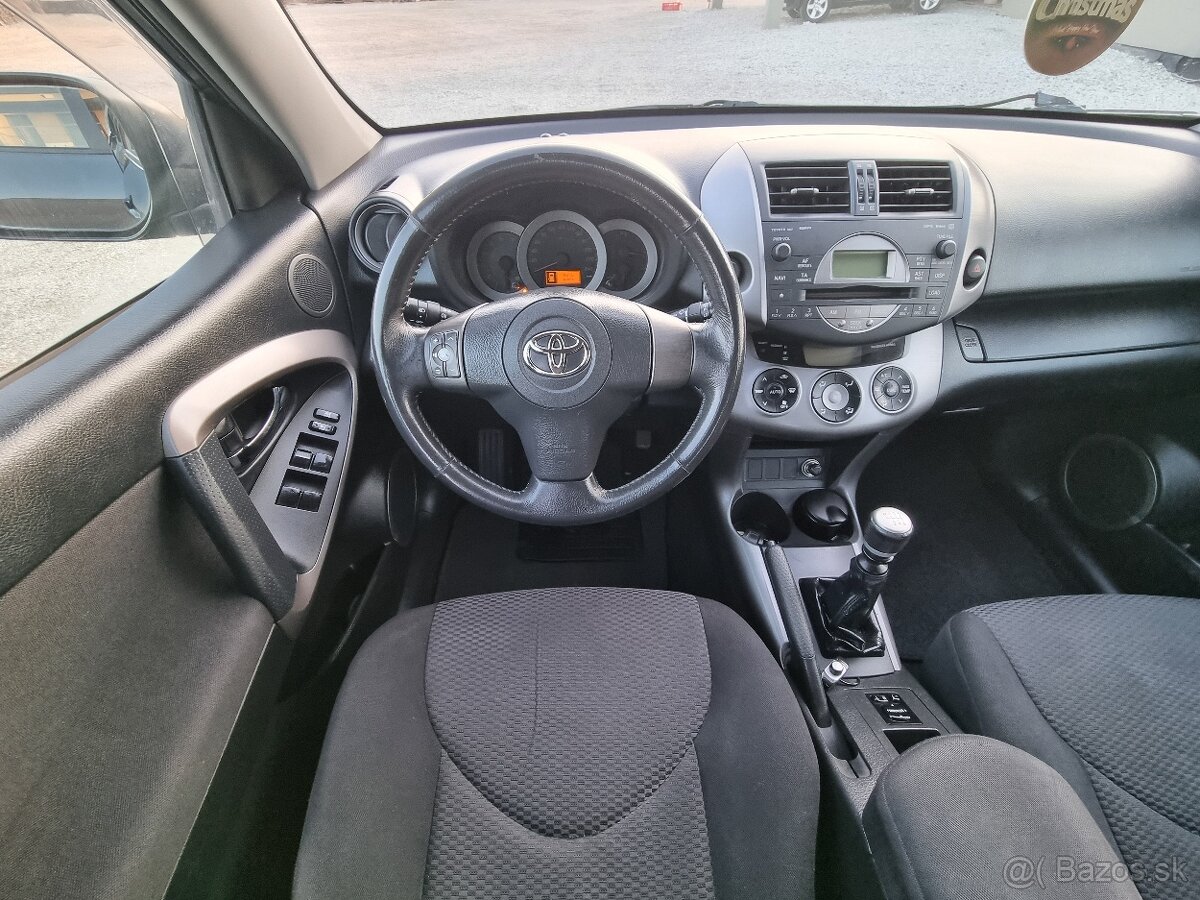 TOYOTA RAV4 2,2D4D 4x4 - 17