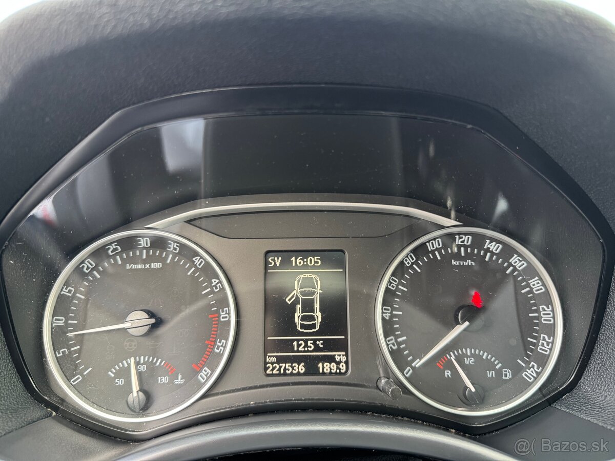 Škoda Octavia Combi II 2.0 TDI CR 4x4 SCOUT - 17