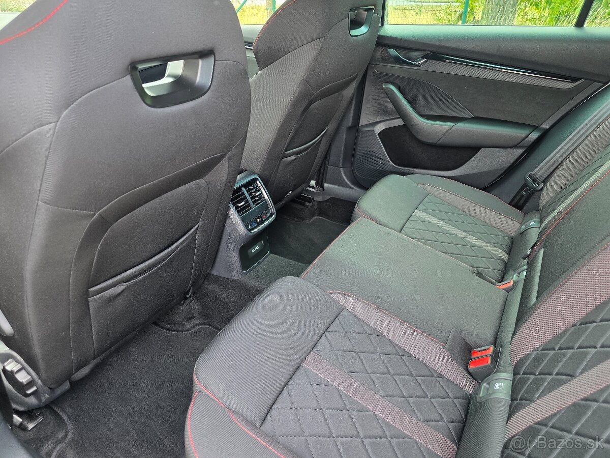 Škoda Octavia Combi RS DSG 4x4 - 17