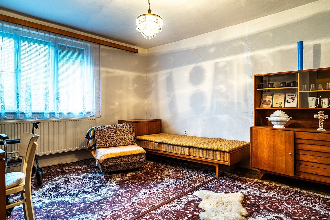 GIRALTOVCE-veľký pozemok 2.196 m2, podpivničený dom, 3xizba - 17