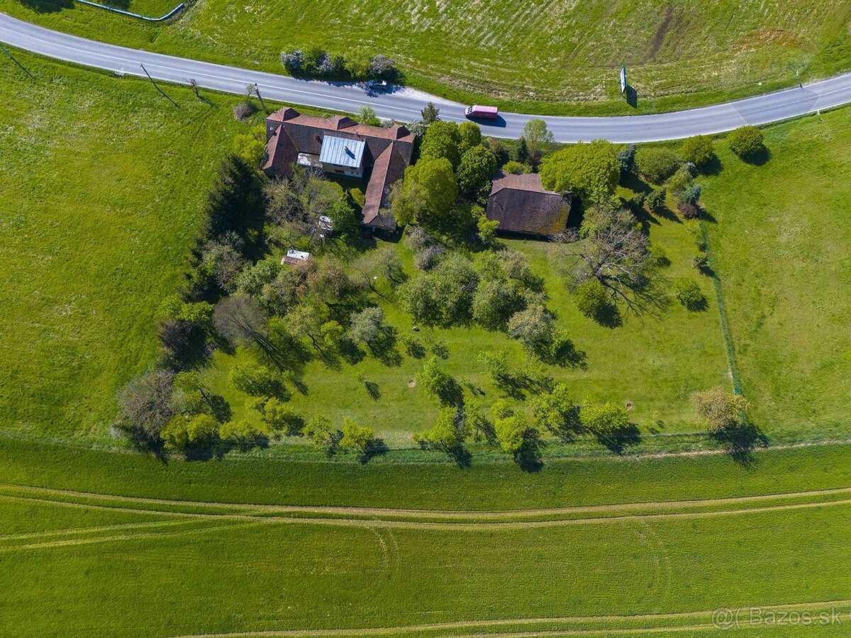 NA PREDAJ: Rodinný dom s veľkým pozemkom (6800 m2) a nádhern - 17