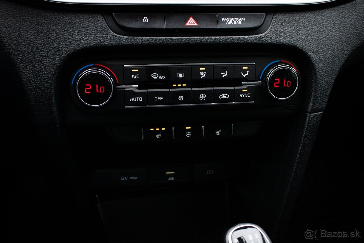 Kia Ceed SW 1.5 TGDi Silver, 1. Majiteľ, Navi,Kamera,Connect - 17