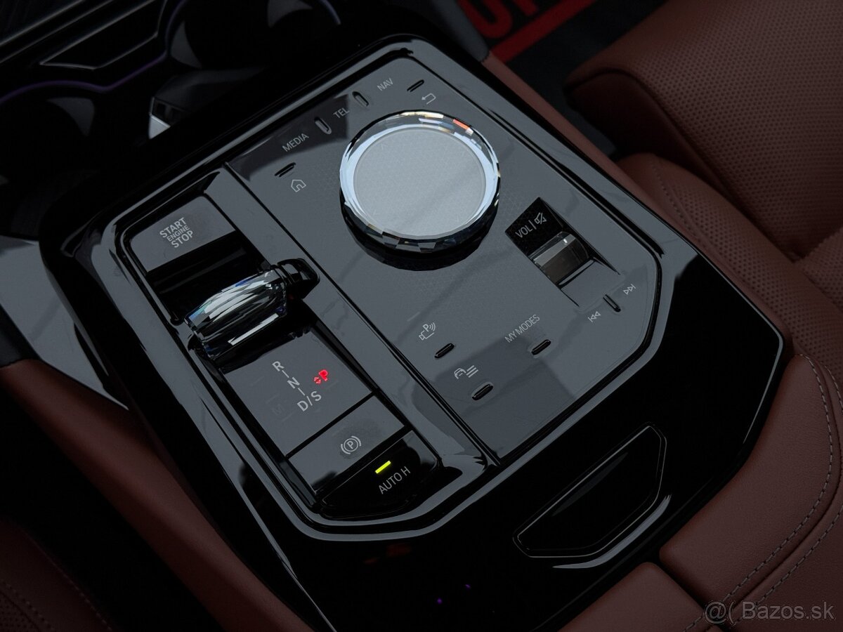 BMW 550e xDrive Touring M Sport, B&W, Pano, Ťažné, HUD - 17