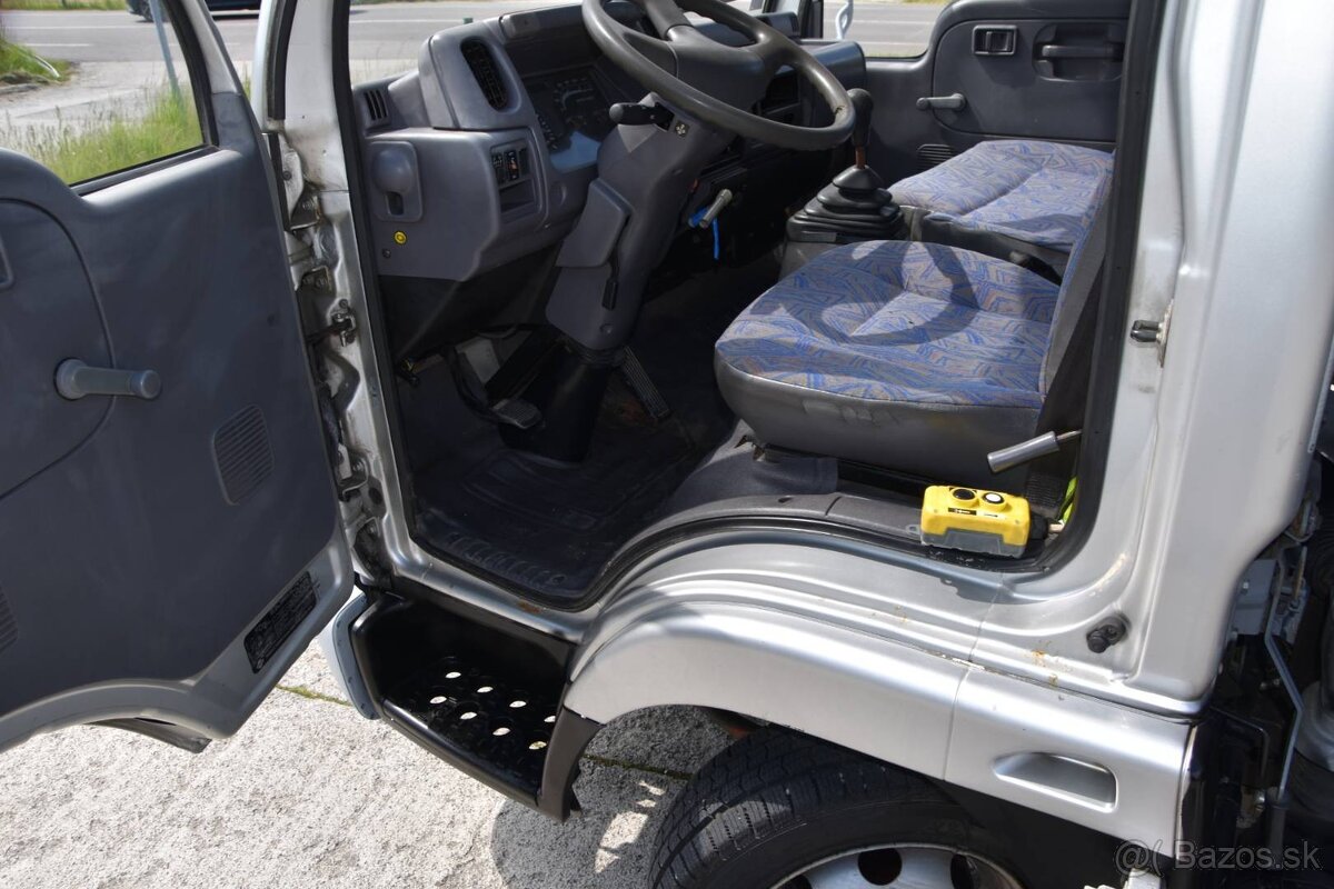 Nissan Cabstar trojstranný vykápač s rukou - 17