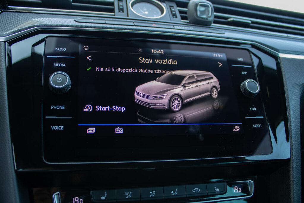 Volkswagen Passat 2.0 TDI R-line B8 - 17