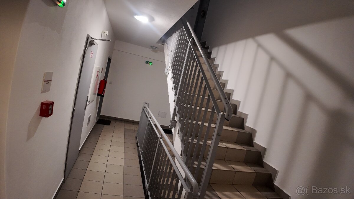 Krásny 3izb byt so zariadením a vlastným parkovaním - 17