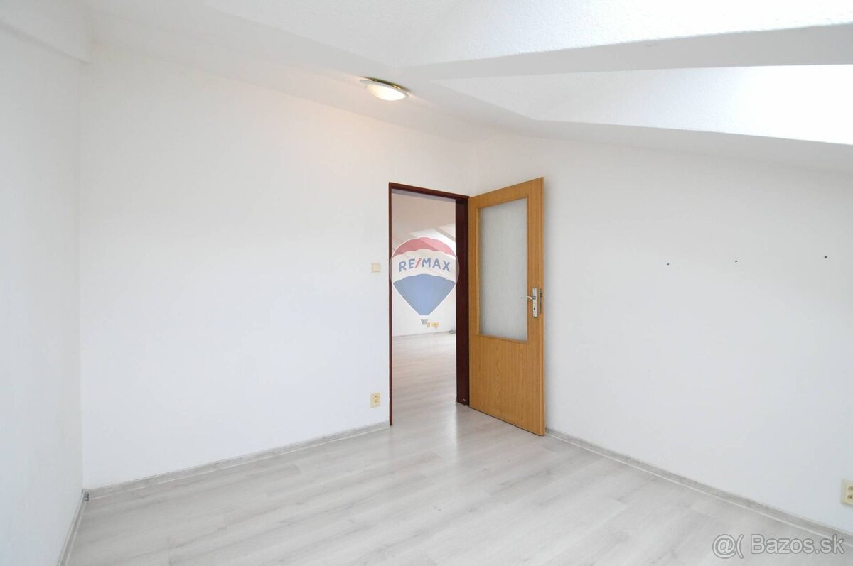 REZERVOVANÉ PREDAJ, 2-izbový podkrovný byt v Poprade, Ul - 17