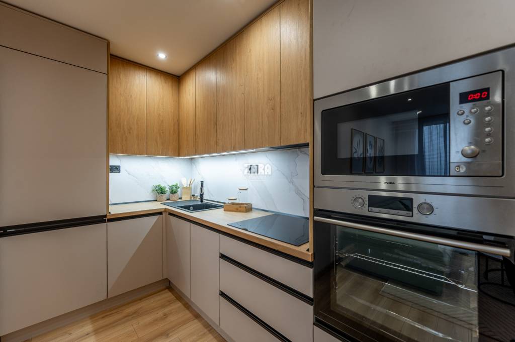 Tokajícka: Krásny 2 izb. byt 42 m2 + loggia. Zariadený. KR - 17