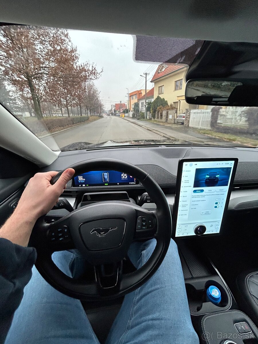 MUSTANG MACH-E 2021 197 kw/ 269k Panorama - 17