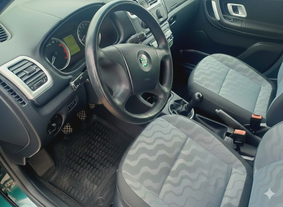 Škoda Fabia II COMBI BENZÍN 1.4 - 17