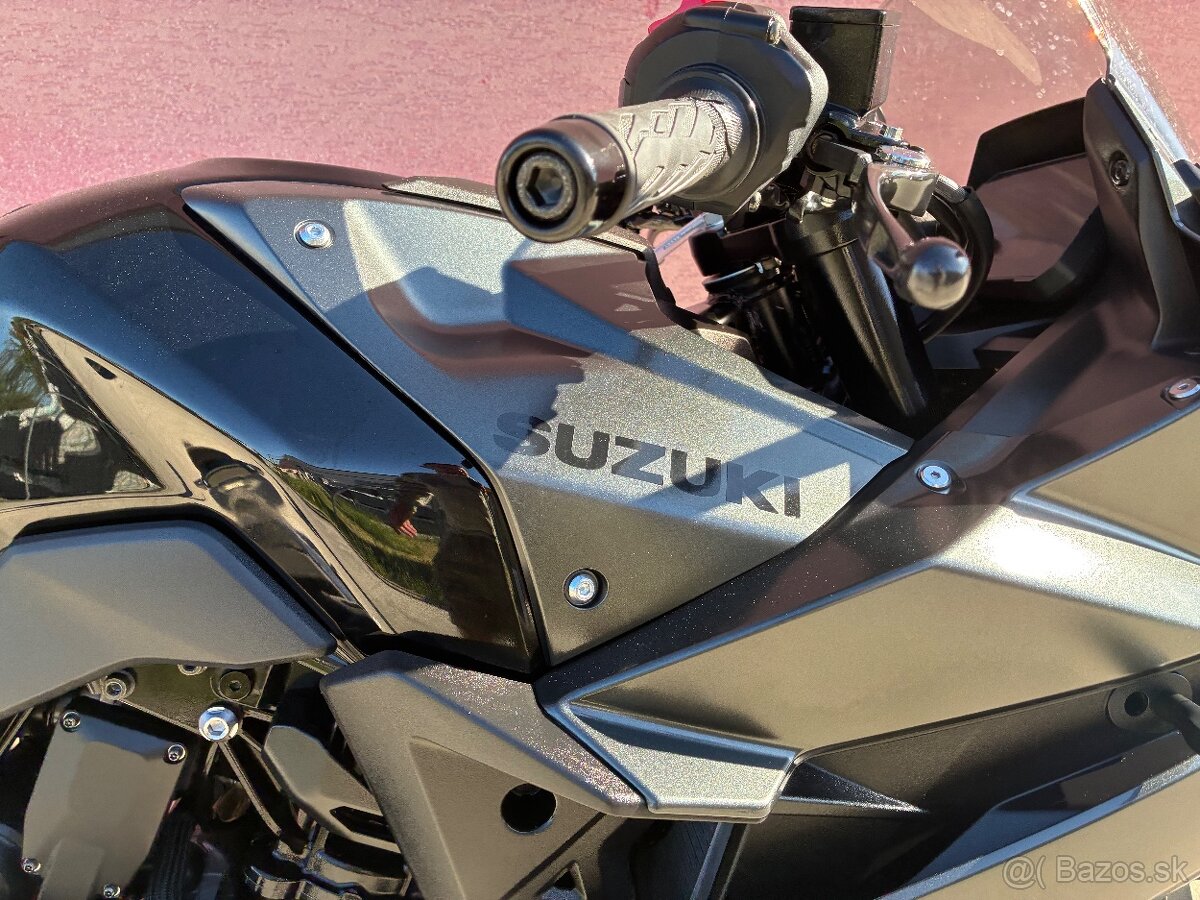 Suzuki GSX8R - 17
