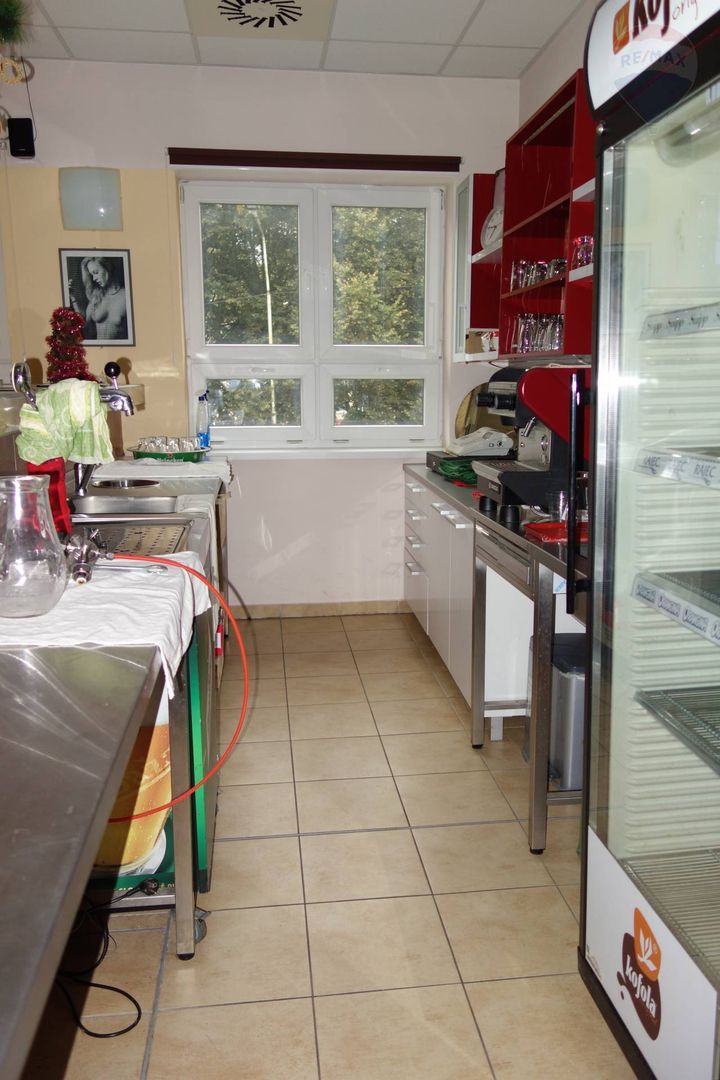 Predaj: Na predaj komerčná budova s parkovaním a širokým vyu - 17