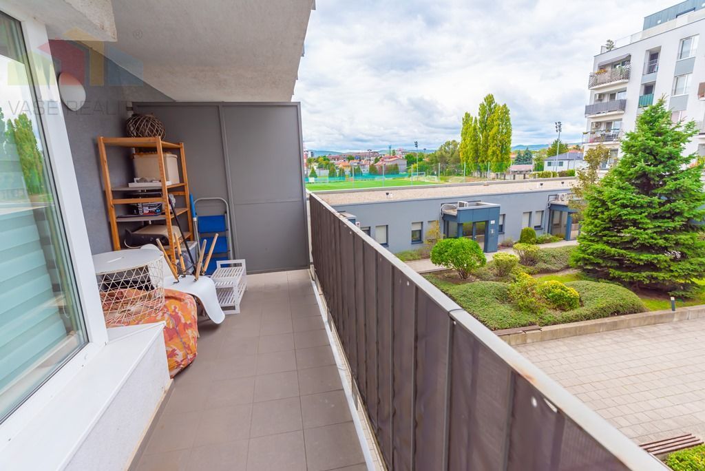 Na predaj luxusný 2-izbový byt s dvoma balkónmi, garážou a v - 17