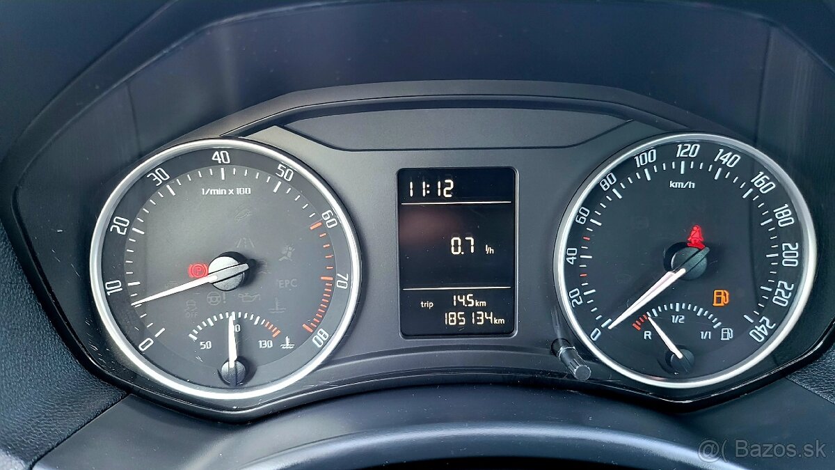 Škoda Octavia Combi 1.6 MPi Tour benzín - 17