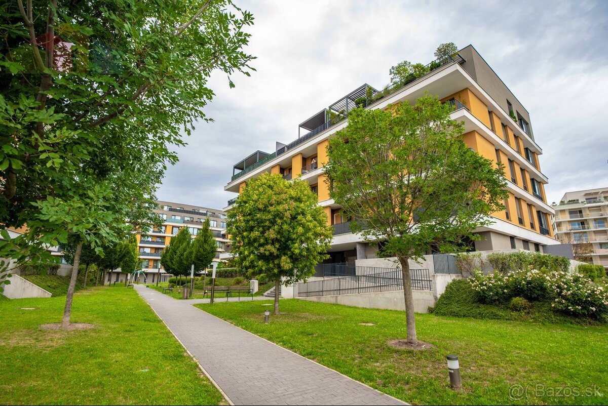 Výnimočný 3-izbový apartmán s balkónom, 71 m², Bajkalská uli - 17