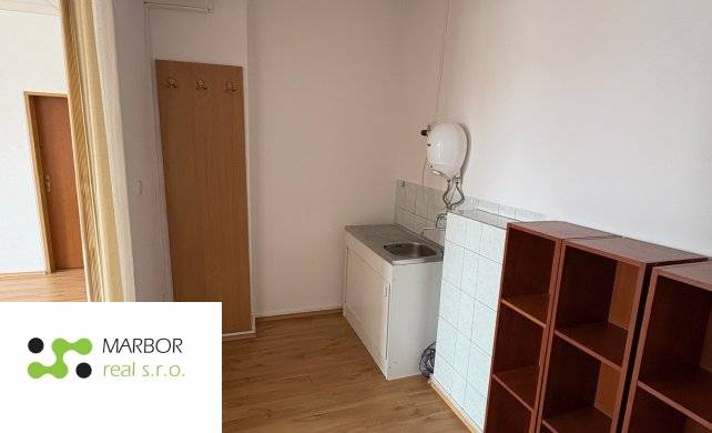 Na prenájom kancelársky priestor - v OC GASTRODOM v KE na Ml - 17