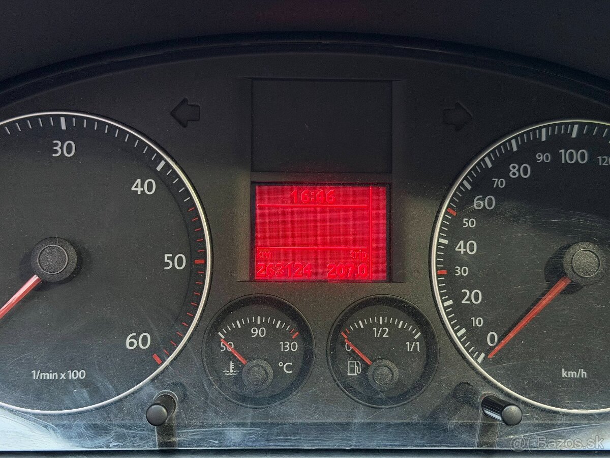 VW Touran 1.9TDI BLS DSG - 17