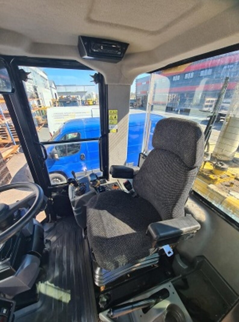 Kolový nakladač CAT 924G - 17