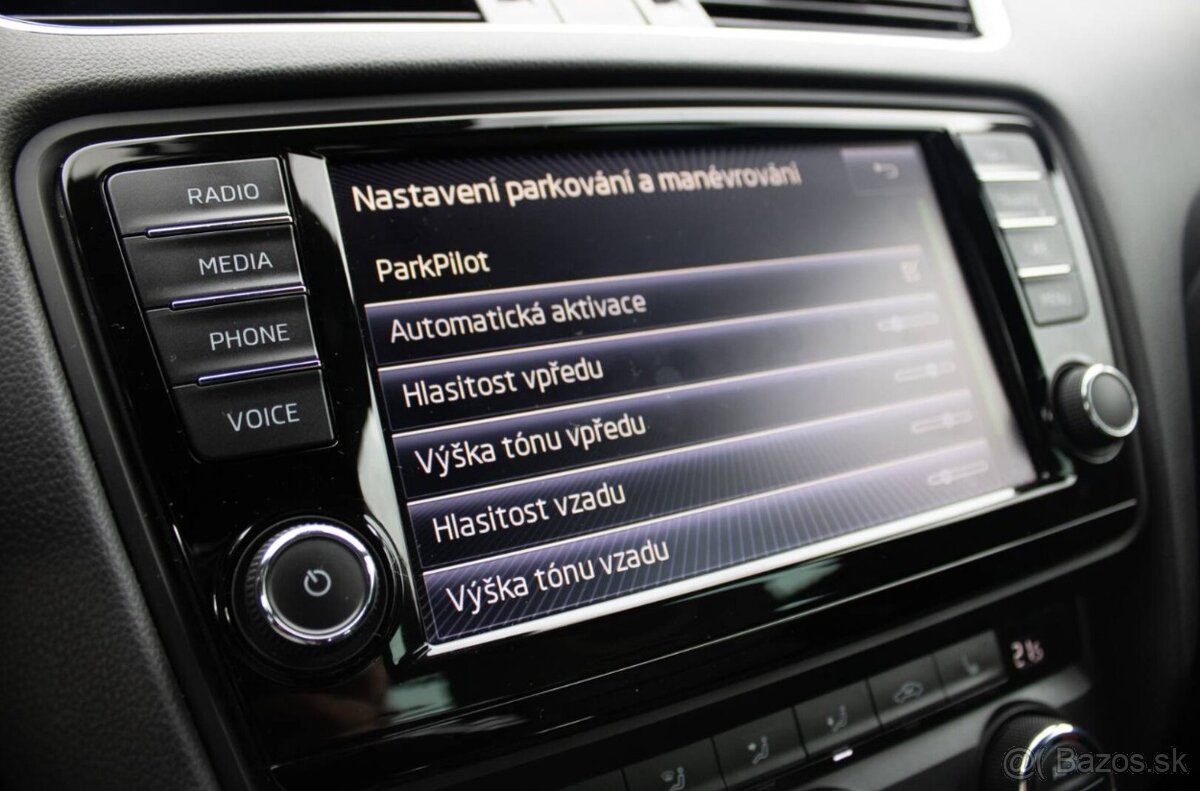 Škoda Octavia Combi 2.0 TDI DPF RS DSG - 17