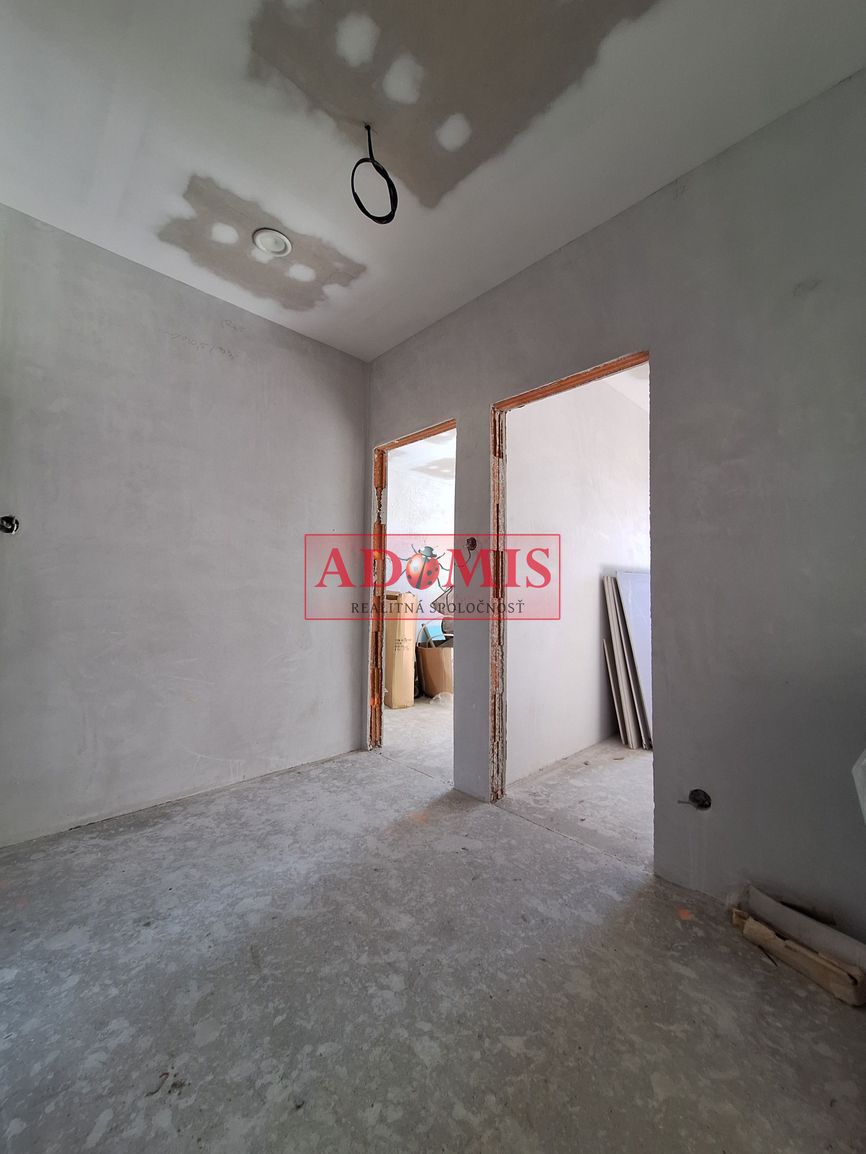 Na predaj bezbariérový bungalov Ruskov, 650m2, 3x kúpelňa,12 - 17