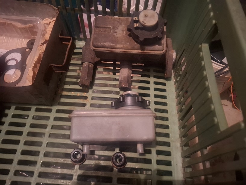 favorit - motor, prevodovka, ... - 17