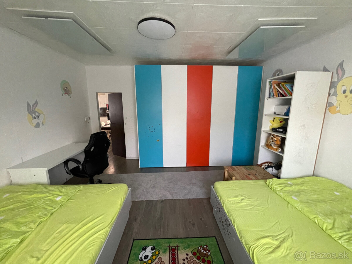 Kompletne zrekonštruovaný rodinný dom s bazénom - 17