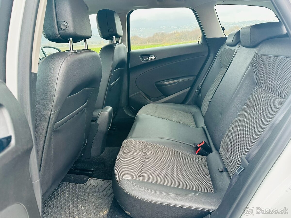 Opel Astra Sports Tourer – 1.6 diesel – výbava COSMO - 17