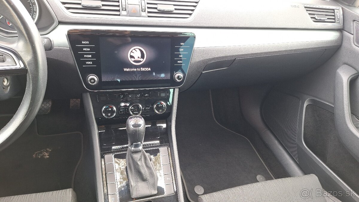 ŠKODA SUPERB COMBI 2.0 TDI.DSG - 17